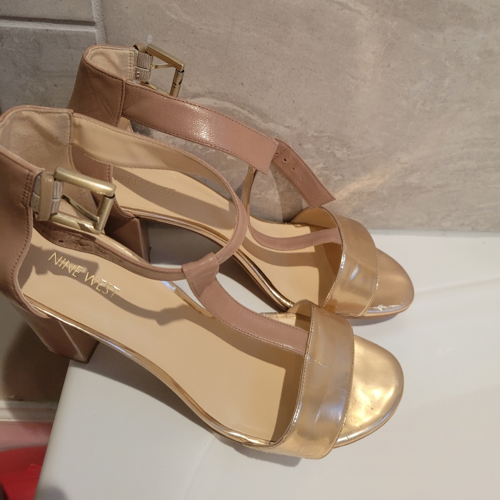 Nine West Womens Size 10 shoes in color nude/rosegold